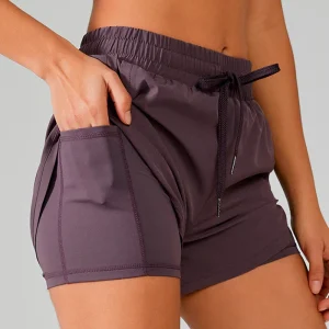 Hippe yoga kleding - Paarse shorts met handige zakken voor optimale bewegingsvrijheid